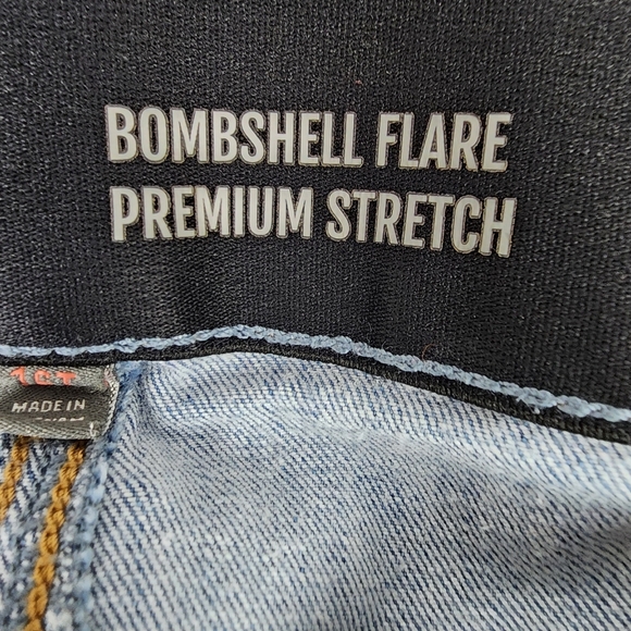 Torrid Bombshell Flare Jeans Light Wash Whisker Stretch 16T - Picture 2 of 16